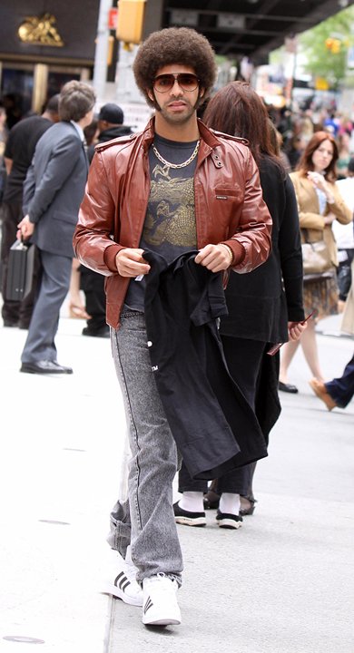 Rapparinn Drake með afro á tökustað Anchorman: The Legend Continues