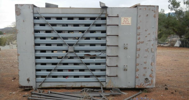 jurassic park velociraptor cage