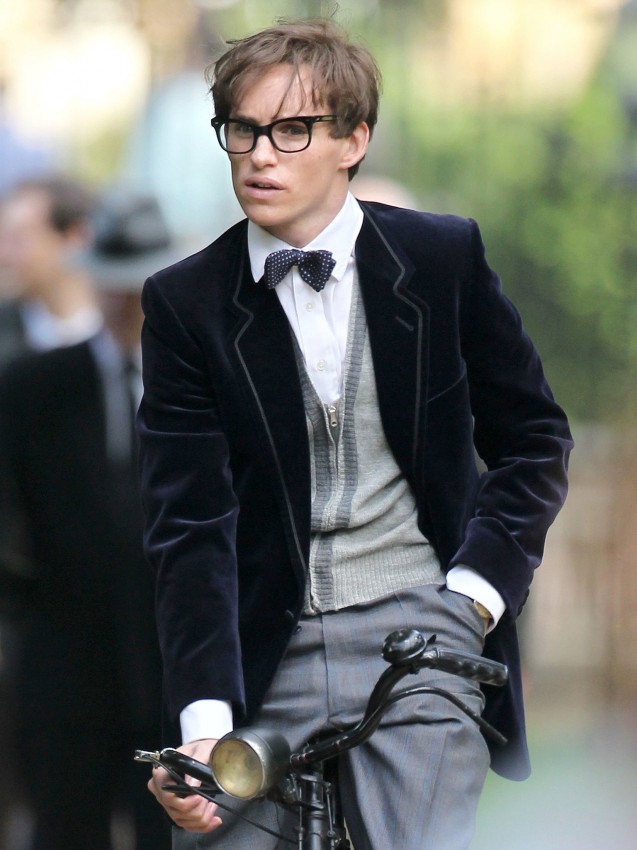Eddie-Redmayne-transformed-Stephen-Hawking-set-Theory
