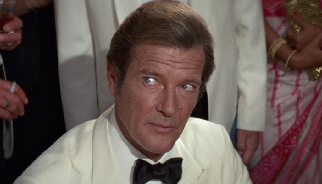 roger_moore_james_bond